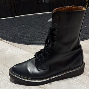 Dr. Martens Alix boots pointed toe